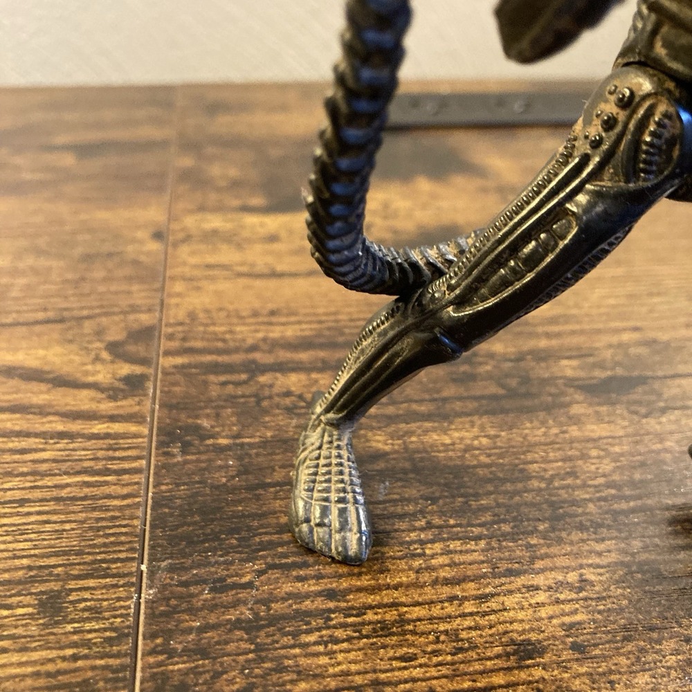 Vintage 1993 Kenner Aliens Vs. Predator Warrior Xenomorph 5" Black Action Figure - Picture 4 of 8